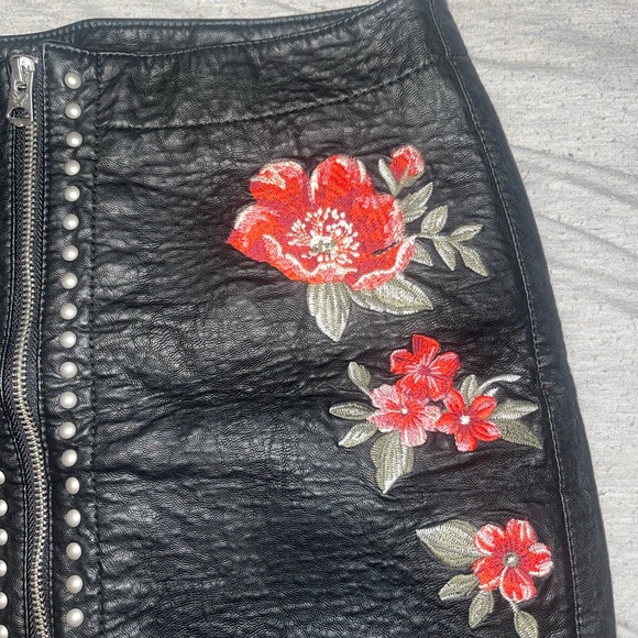 American eagle embroidered skirt - Picture 4 of 8